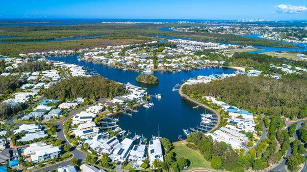 Population change and issues in Coomera, Queensland.